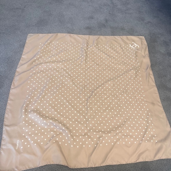 Chanel polka dot scarf - Picture 1 of 4
